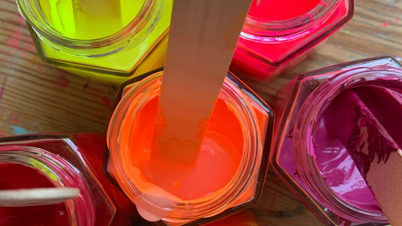 Fluorescent inks used for screen printing